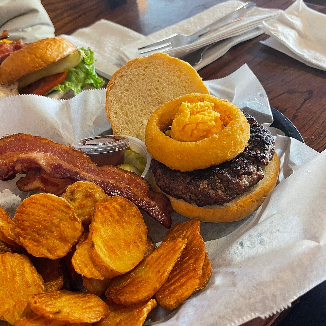 Blueberry Hill signature dishes Famous 7 oz. Hamburger
Turkey Burger
The Loop Club
